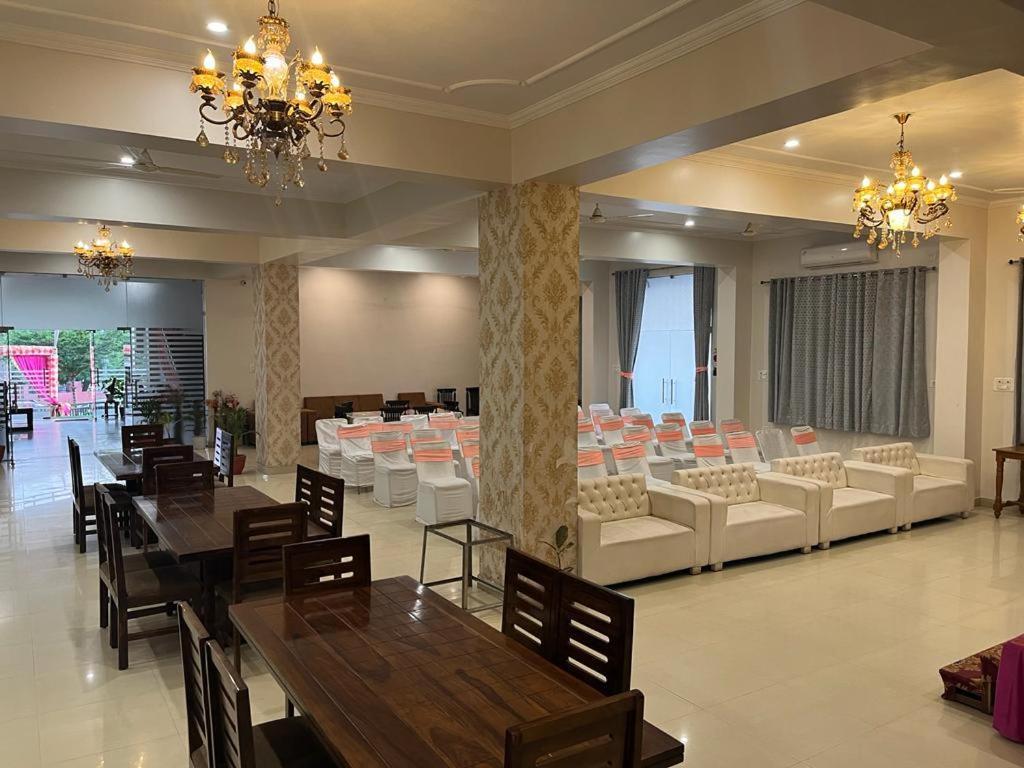Shiv Palace Hotel 3*